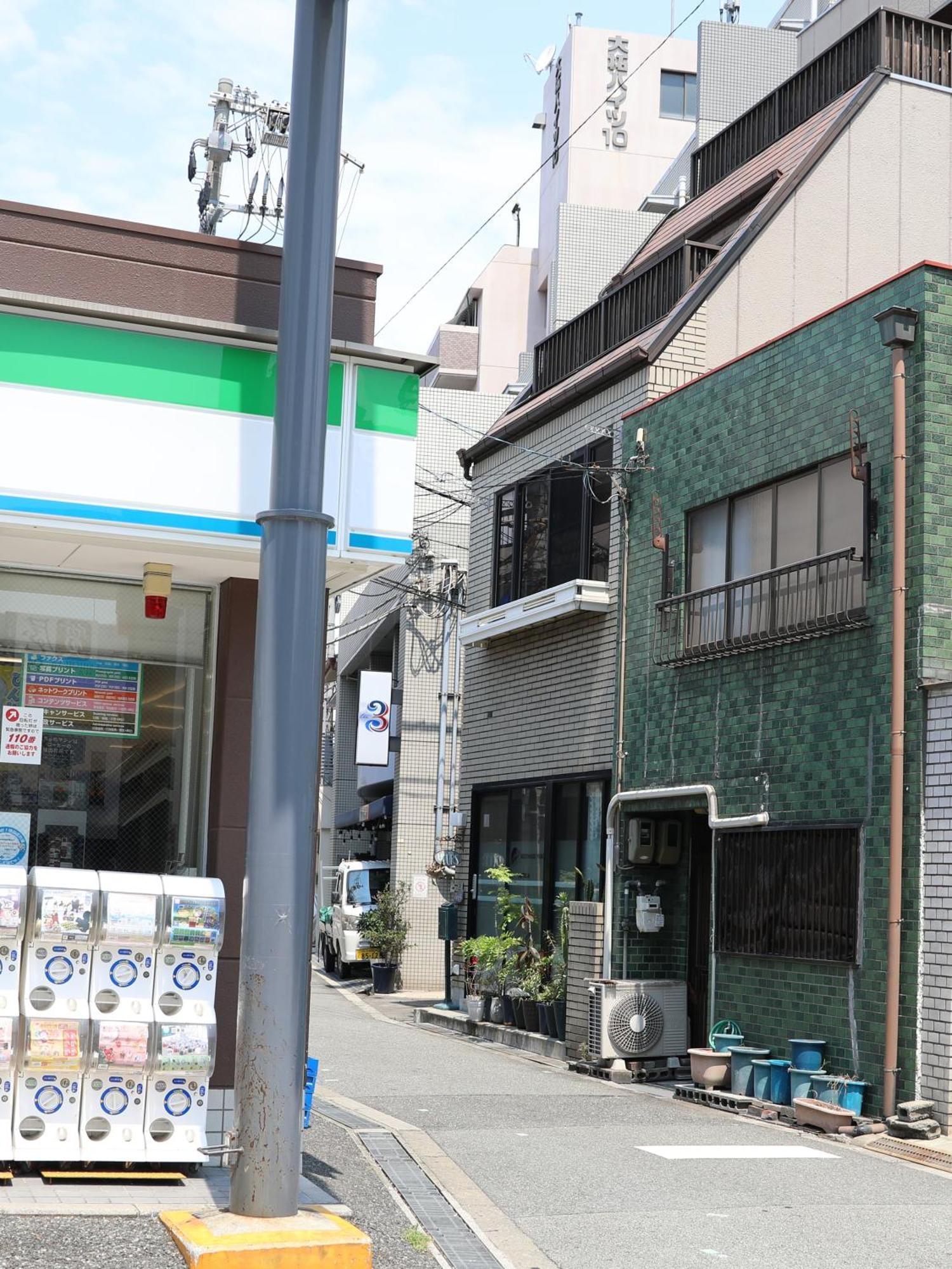 Guesthouse Yours Ōsaka Exterior foto